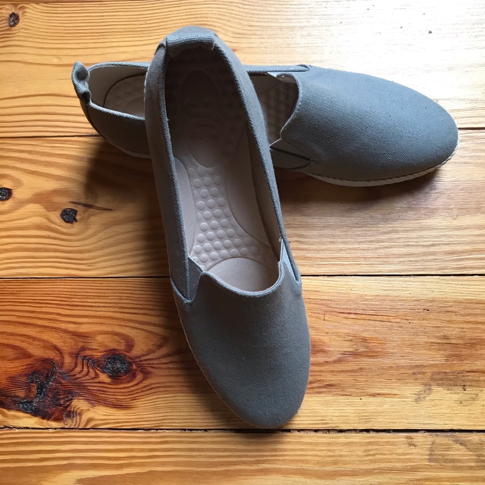 JG Beige Flats Loafers, NWOT, 12